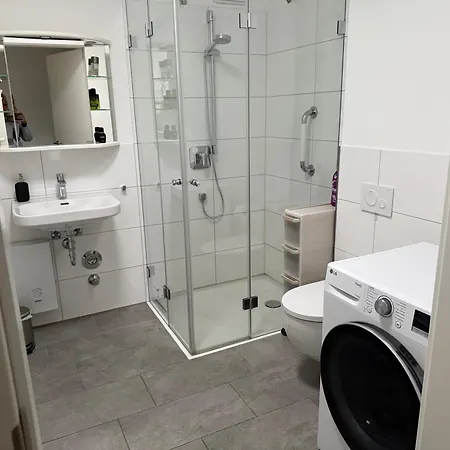 Mit Balkon In Apartment *